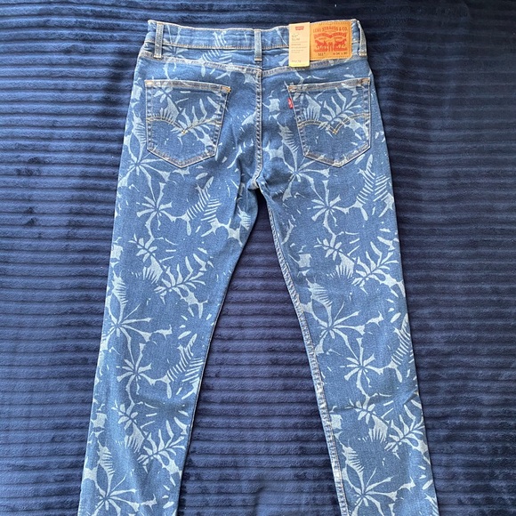 ❌ SOLD ❌ Levis Flex Palm Floral Jeans - Picture 4 of 5